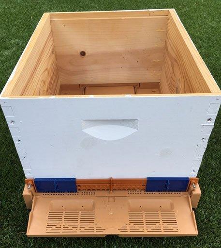 10 Frame Screen Bottom Board With Bottom Tray & Pollen Trap - Image 3