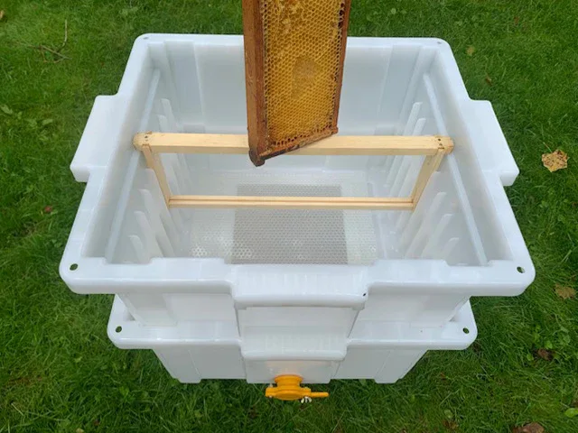 Hive Butler Uncapping Tank - Image 4